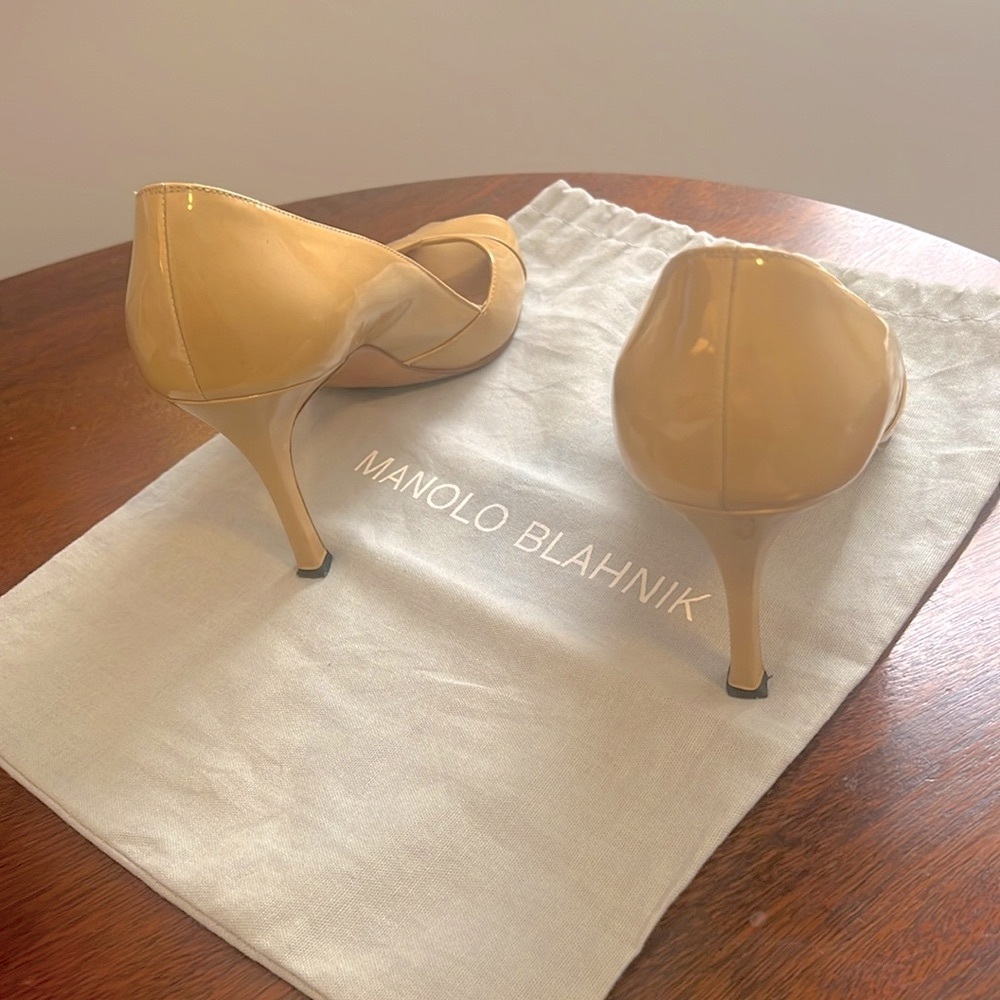 Manolo Blahnik Nude Heels, Size 39.5 - Picture 2 of 9